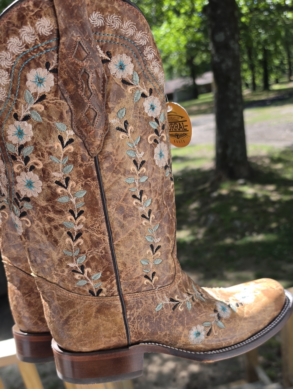 NEW CORRAL WOMENS 10.5 Leather Cowboy Boots with Floral Accents